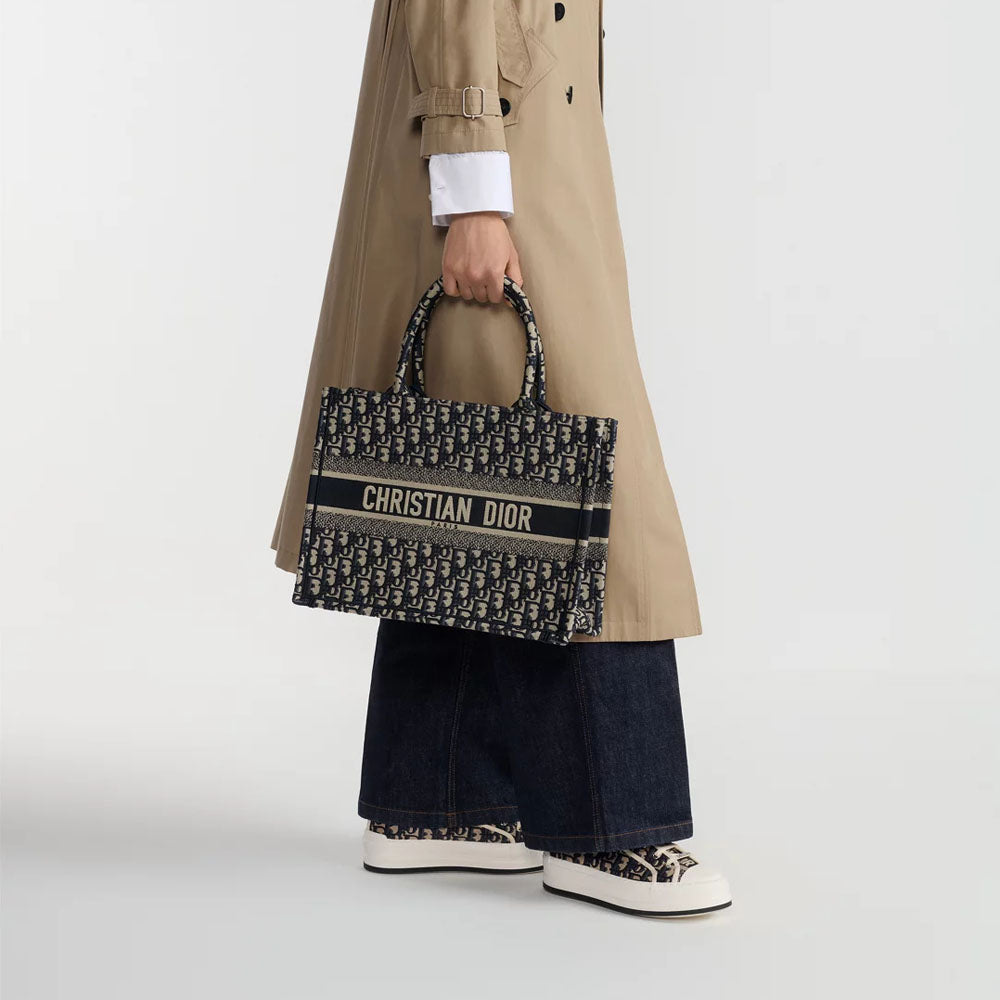 CHRISTIAN DIOR