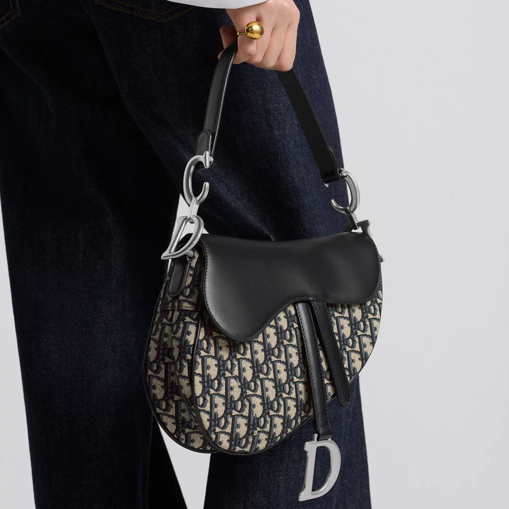 CHRISTIAN DIOR