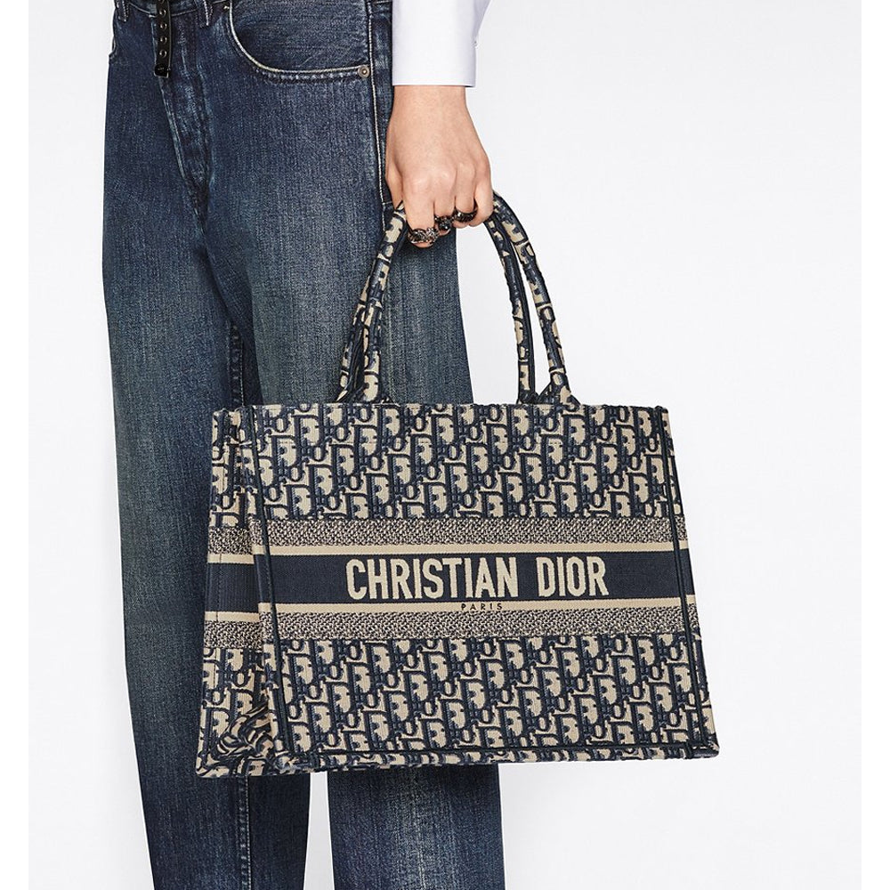 CHRISTIAN DIOR