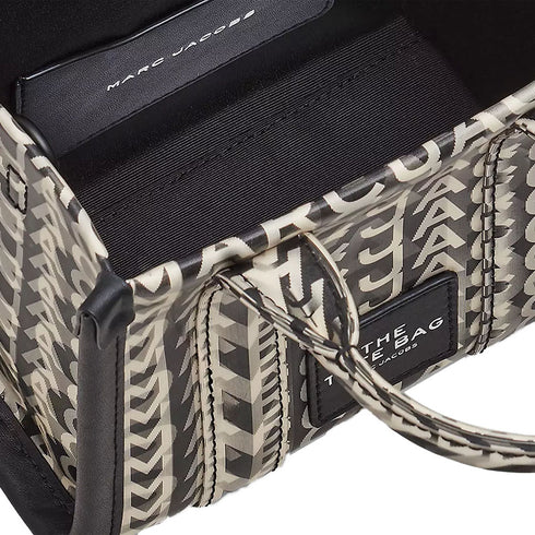 MARC JACOBS