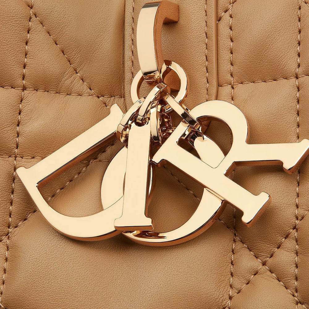 CHRISTIAN DIOR