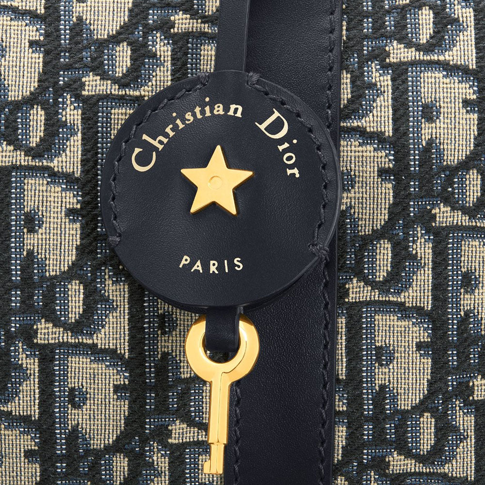 CHRISTIAN DIOR