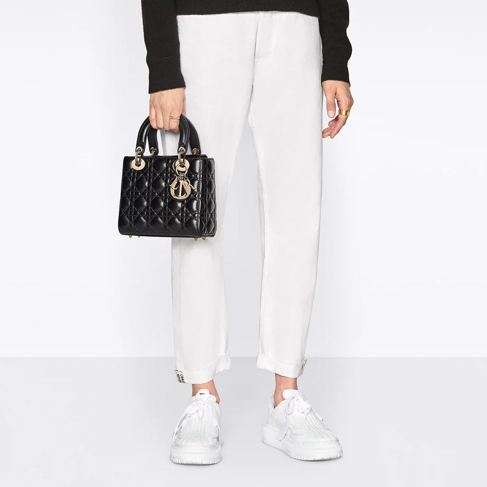 CHRISTIAN DIOR