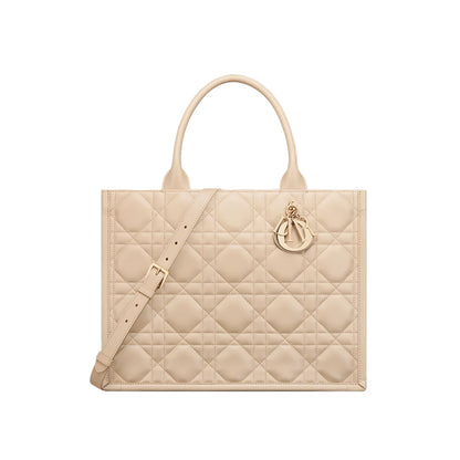 CHRISTIAN DIOR