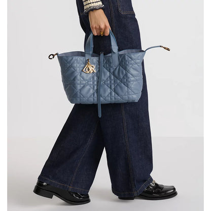 CHRISTIAN DIOR