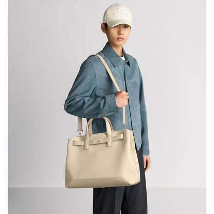 CHRISTIAN DIOR