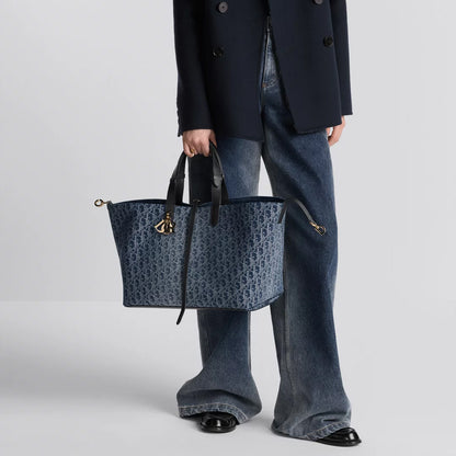 CHRISTIAN DIOR