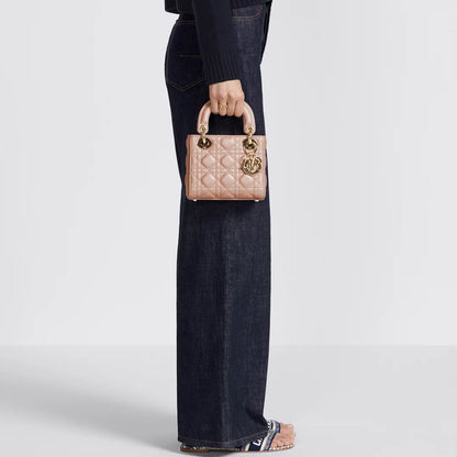 CHRISTIAN DIOR