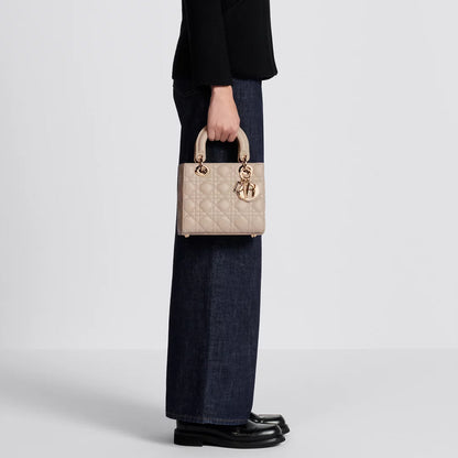 CHRISTIAN DIOR