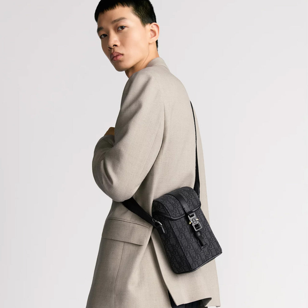 CHRISTIAN DIOR