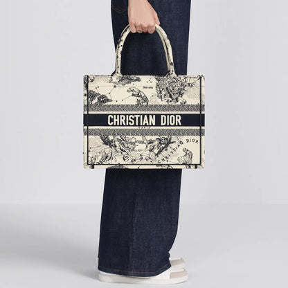 CHRISTIAN DIOR