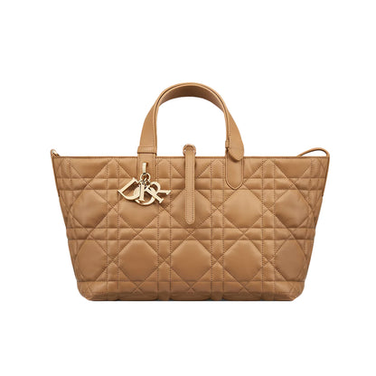 CHRISTIAN DIOR