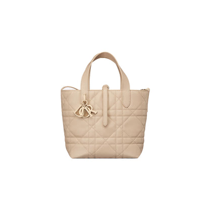 CHRISTIAN DIOR