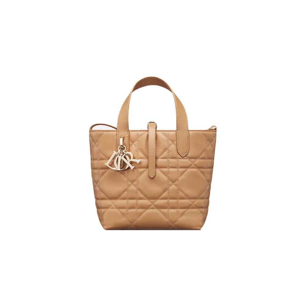 CHRISTIAN DIOR