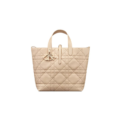 CHRISTIAN DIOR