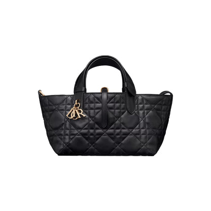 CHRISTIAN DIOR