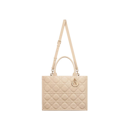 CHRISTIAN DIOR