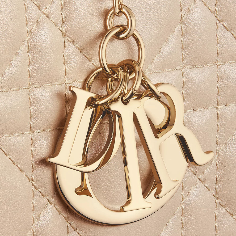 CHRISTIAN DIOR