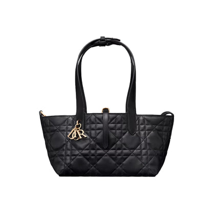 CHRISTIAN DIOR