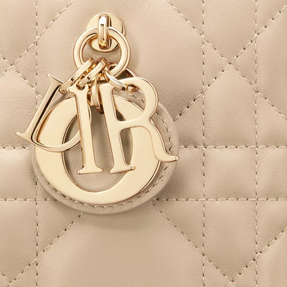 CHRISTIAN DIOR
