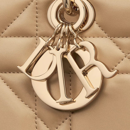 CHRISTIAN DIOR