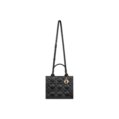 CHRISTIAN DIOR