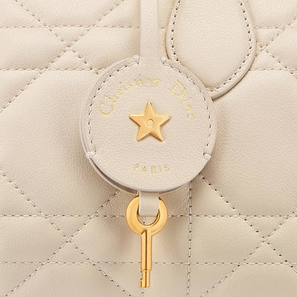 CHRISTIAN DIOR