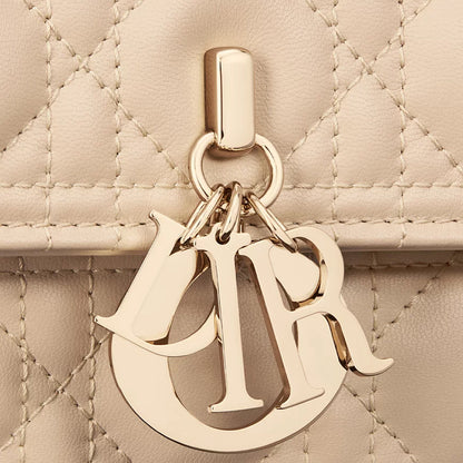 CHRISTIAN DIOR