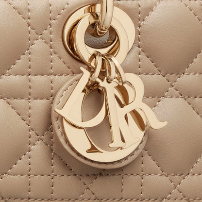 CHRISTIAN DIOR