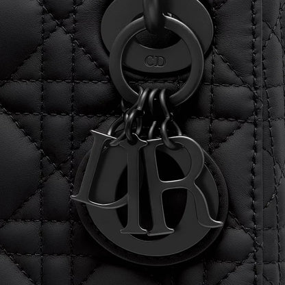 CHRISTIAN DIOR
