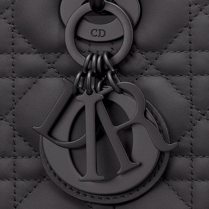 CHRISTIAN DIOR